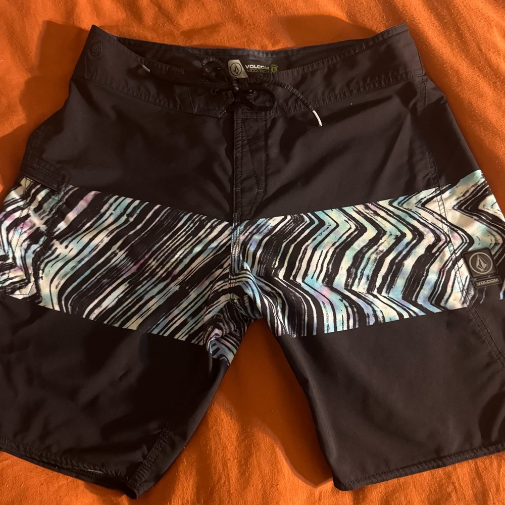 Volcom Mod-Tech Board Shorts - Picture 2 of 3